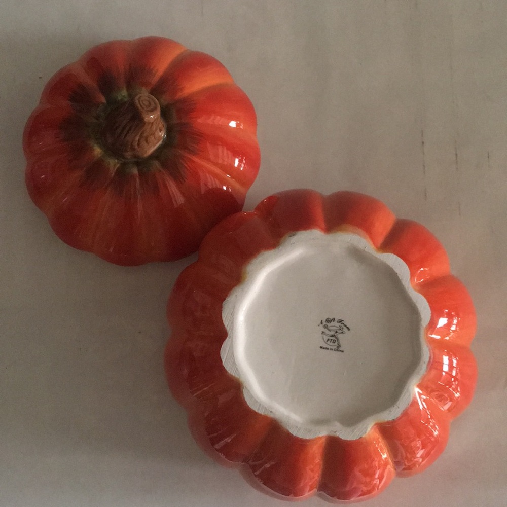 Ceramic Pumpkin Container - Picture 4 of 4